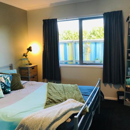 A Little Bit Beachy Modern Guest Room And Private Toilet Christchurch Exterior foto