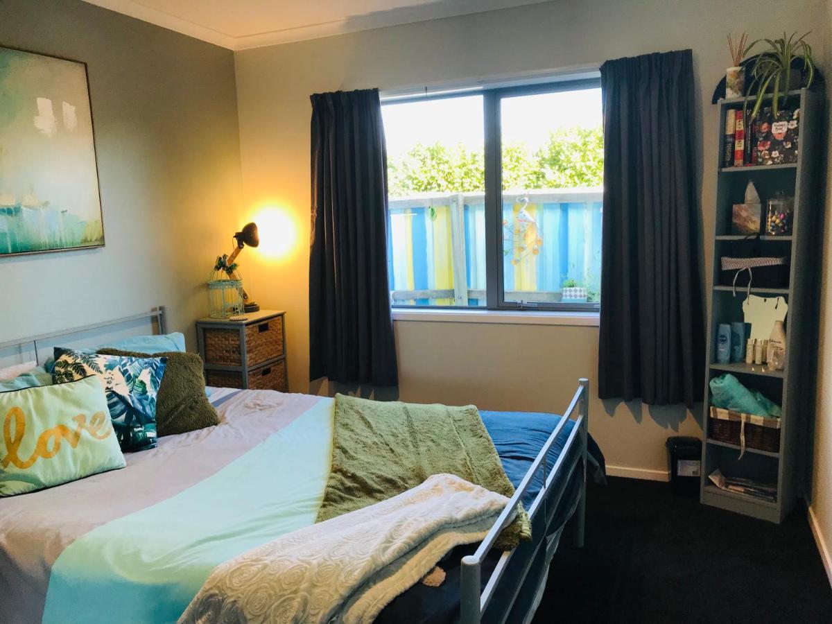 A Little Bit Beachy Modern Guest Room And Private Toilet Christchurch Exterior foto