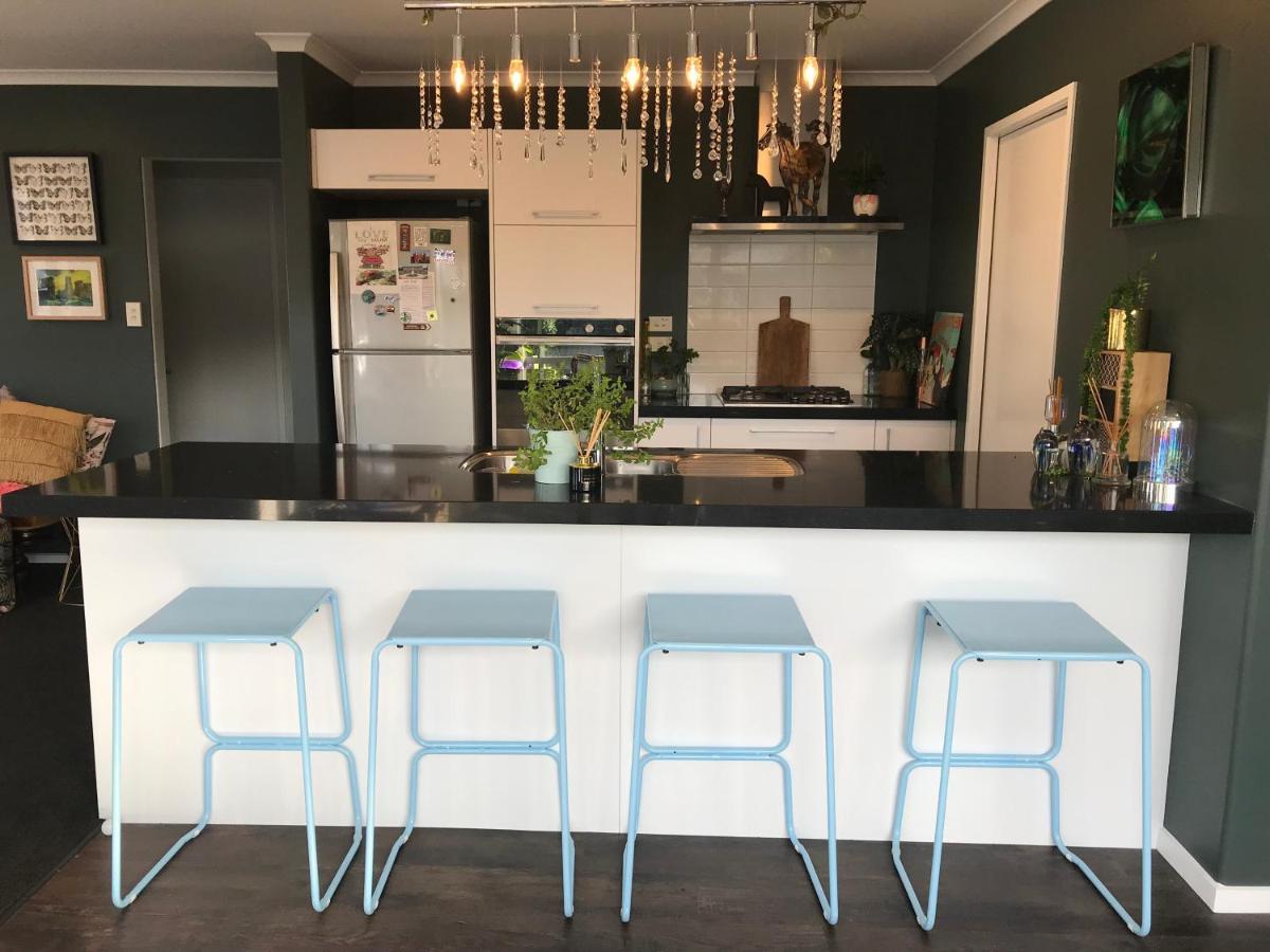 A Little Bit Beachy Modern Guest Room And Private Toilet Christchurch Exterior foto