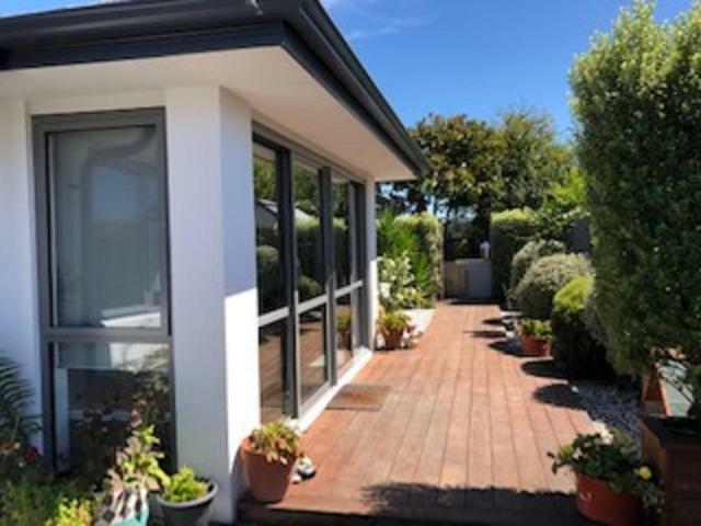 A Little Bit Beachy Modern Guest Room And Private Toilet Christchurch Exterior foto